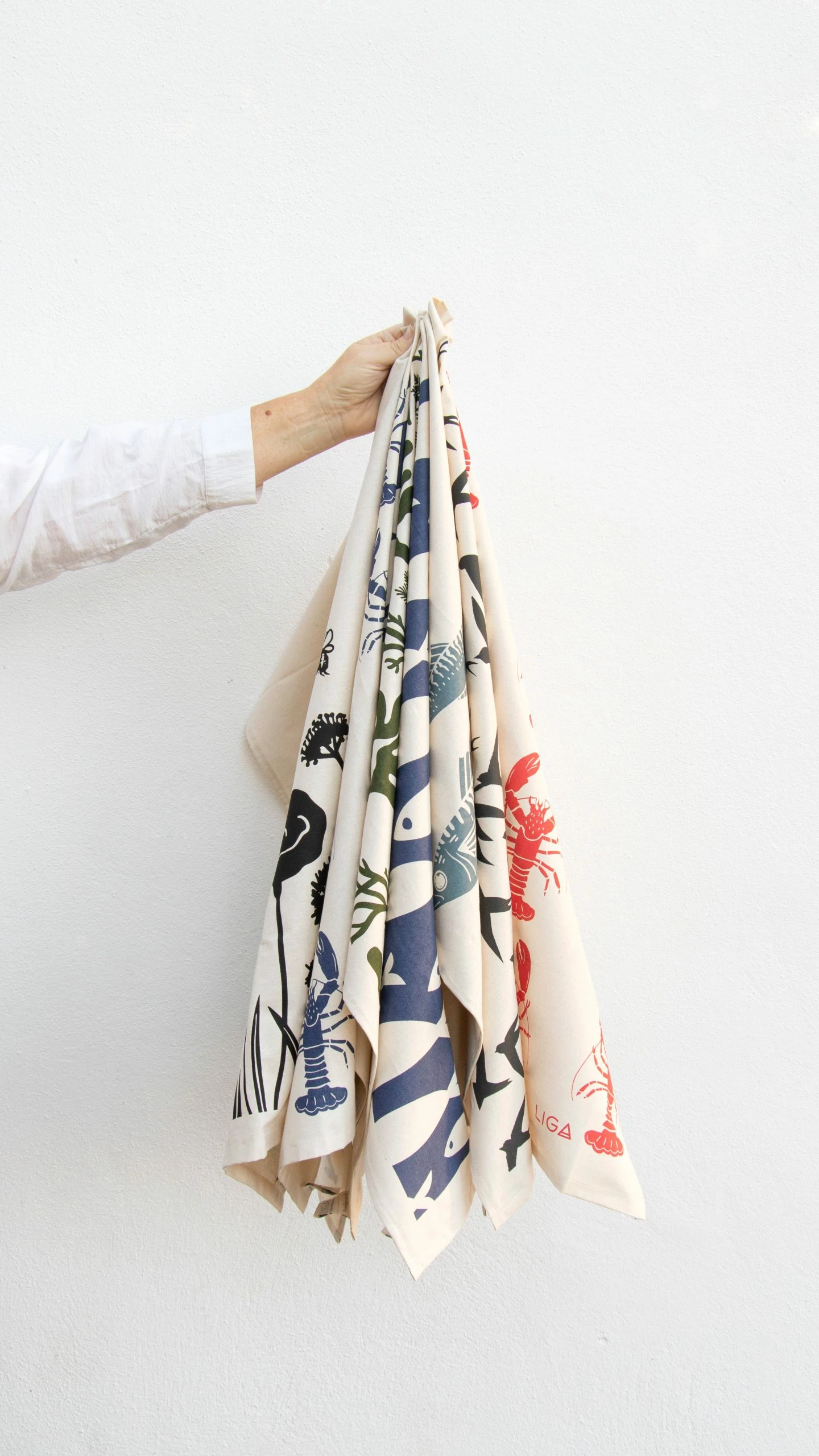 LIGA Fish In The Sea Tea Towel | Navy 4 LIGA Fish In The Sea Tea Towel | Navy